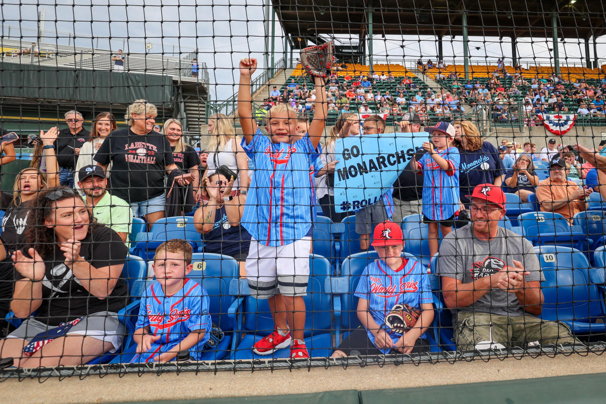 NBC Fans World Series Wichita - Wichita State Eck Stadium